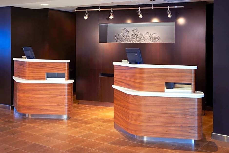 Courtyard By Marriott Detroit Warren