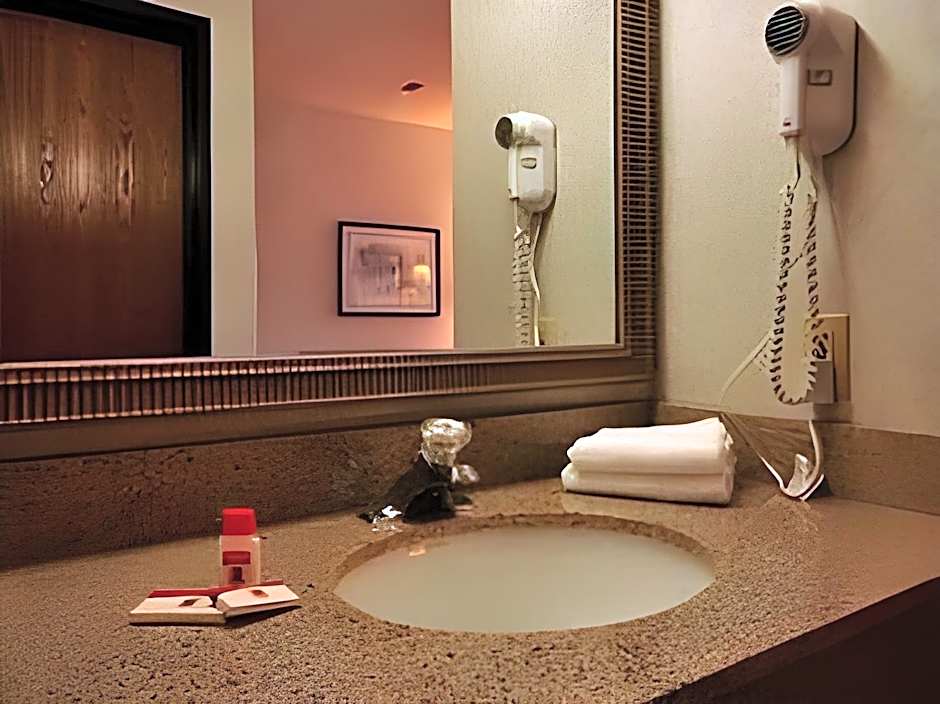 Riverdale Inn