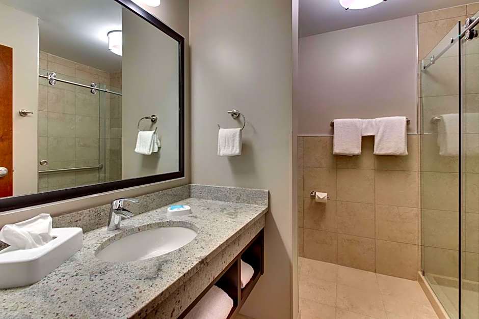 Drury Inn & Suites Cleveland Beachwood