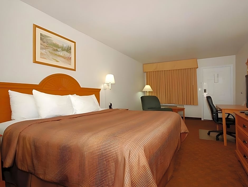 Super 8 by Wyndham Cleburne