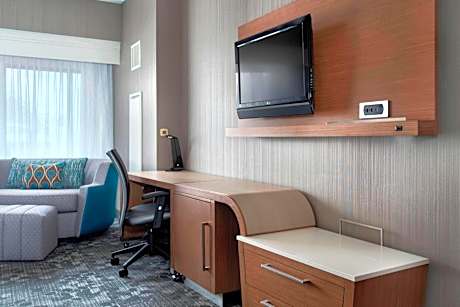 One-Bedroom King Suite with Sofa Bed and Roll-in Shower - Mobility Accessible