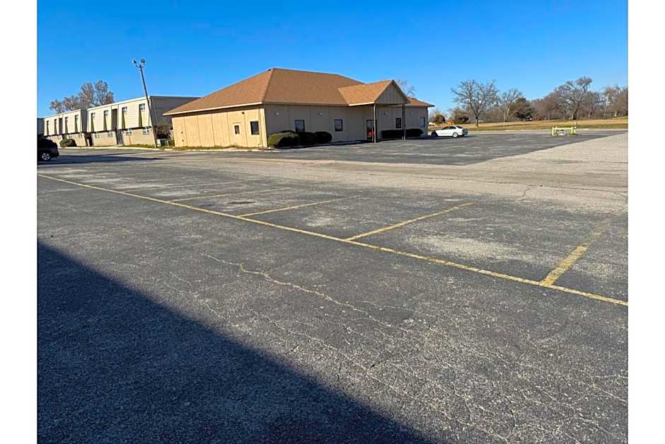 Castle Inn & Suites by OYO Lawton