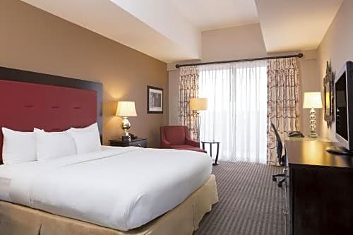 DoubleTree by Hilton Hotel Raleigh - Brownstone - University