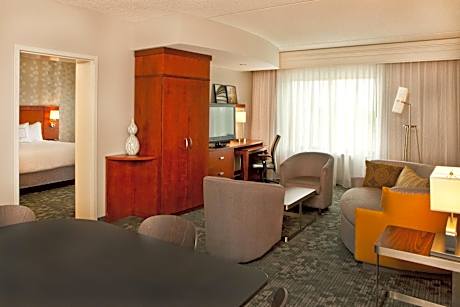 One-Bedroom King Suite with Sofa Bed - Hearing Accessible