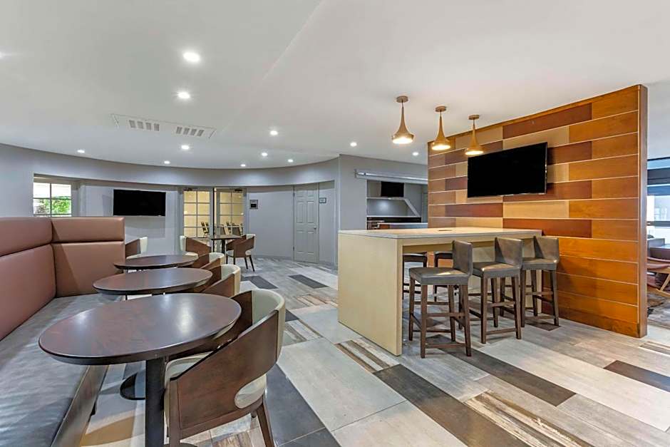 Windmill Suites Surprise - Phoenix, Ascend Hotel Collection