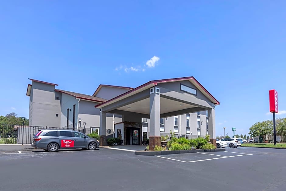 Red Roof Inn & Suites Clinton, MS
