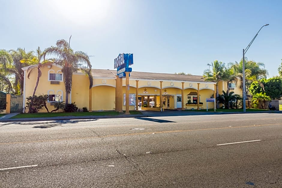 Colonial Pool & Spa Motel