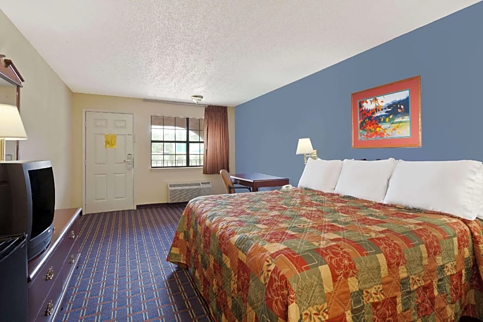 Days Inn by Wyndham Downtown-Nashville West Trinity Lane