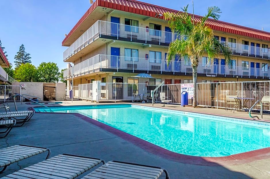 Motel 6-Fresno, CA - Yosemite Hwy