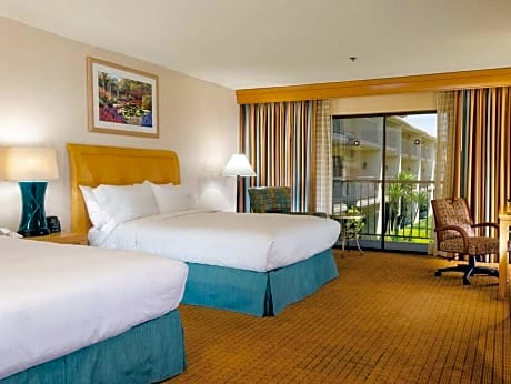 2 Queen Courtyard Accessible Roll in Shower Non-Smoking