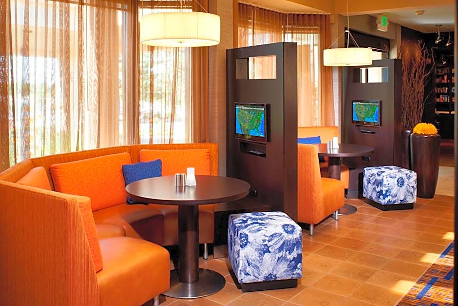 Courtyard by Marriott Chicago Deerfield