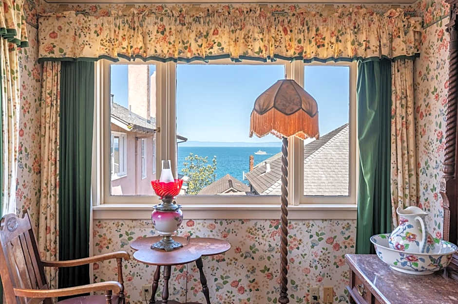 Martine Inn