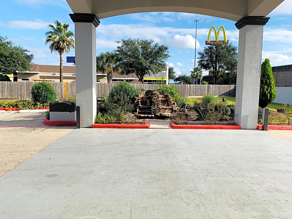 Island Suites Hobby Airport
