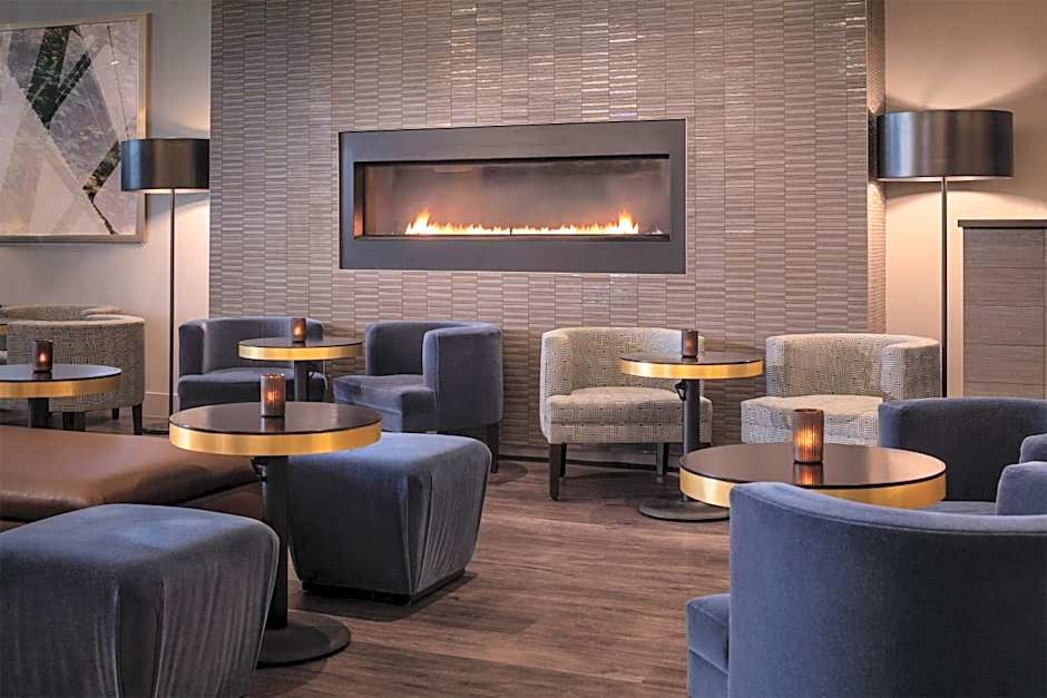 Sheraton Commander Hotel