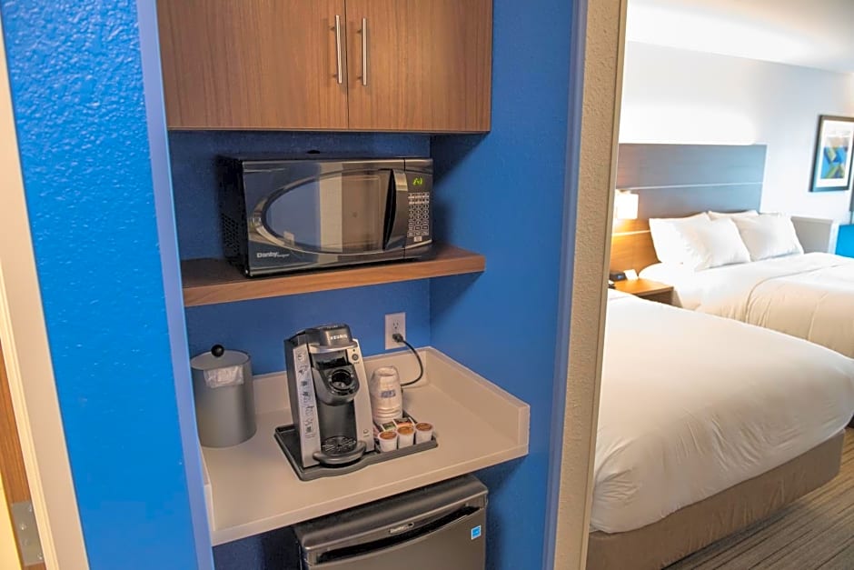 Holiday Inn Express and Suites Louisville N Jeffersonville