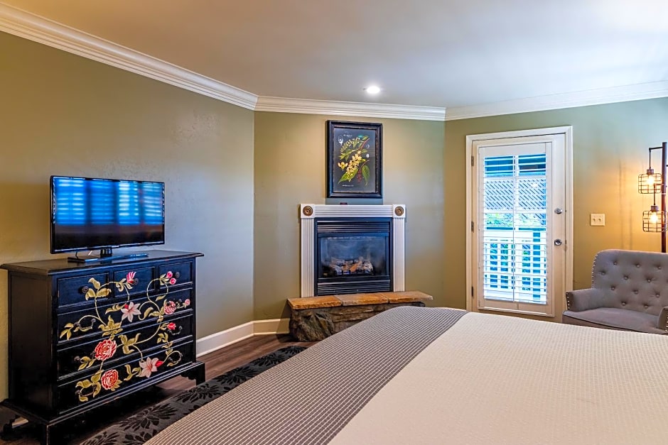 Cambria Pines Lodge