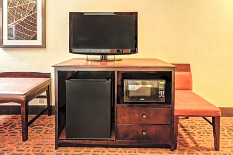Queen Room with Two Queen Beds and Sofa Bed - Non-Smoking
