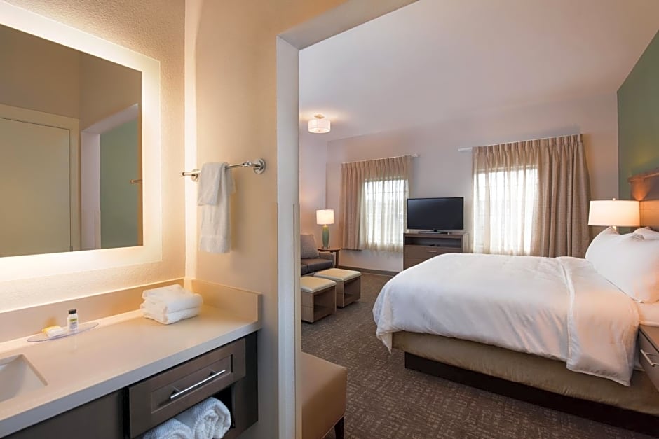 Staybridge Suites - Wisconsin Dells - Lake Delton