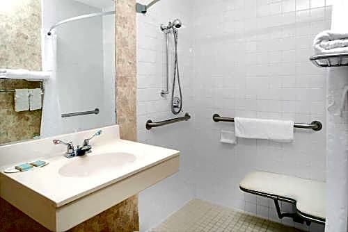 Travelodge by Wyndham Lincoln Airport I-80