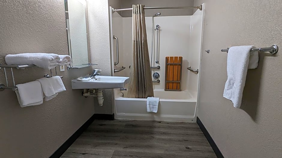 Motel 6-Leominster, MA