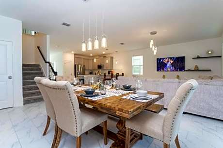 Super nice and spacious 9BDR home