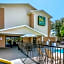 Quality Inn & Suites Leesburg Chain of Lakes