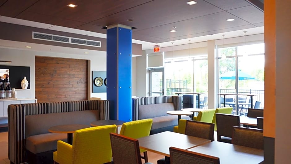 Holiday Inn Express & Suites - Jacksonville W - I295 and I10