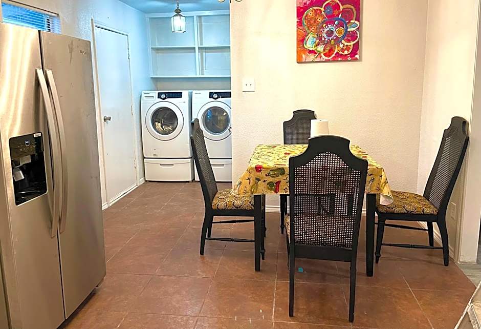 Private room near downtown Dallas