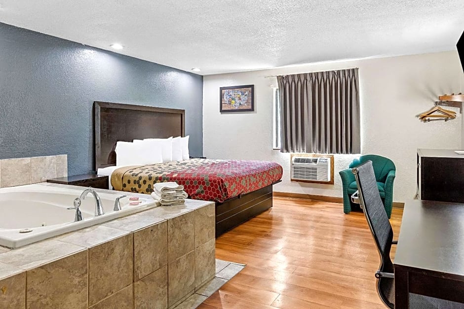 Econo Lodge Akron Copley Northwest