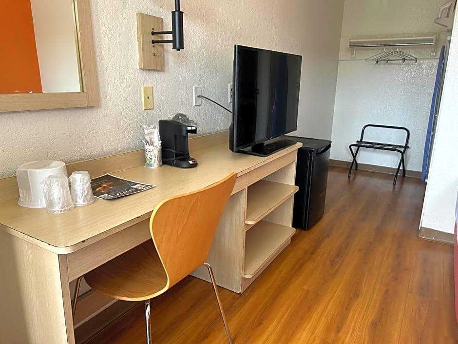 Motel 6-Stanton, CA