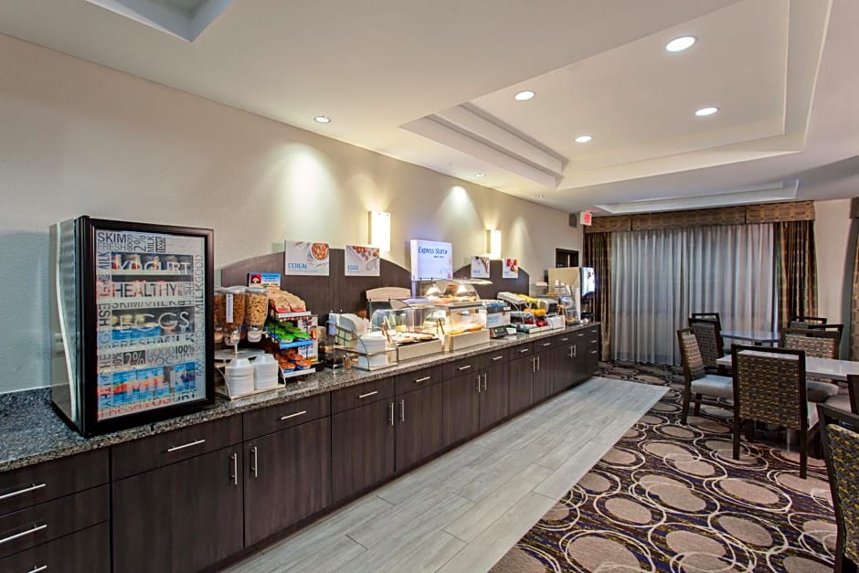 Holiday Inn Express Wharton Hotel