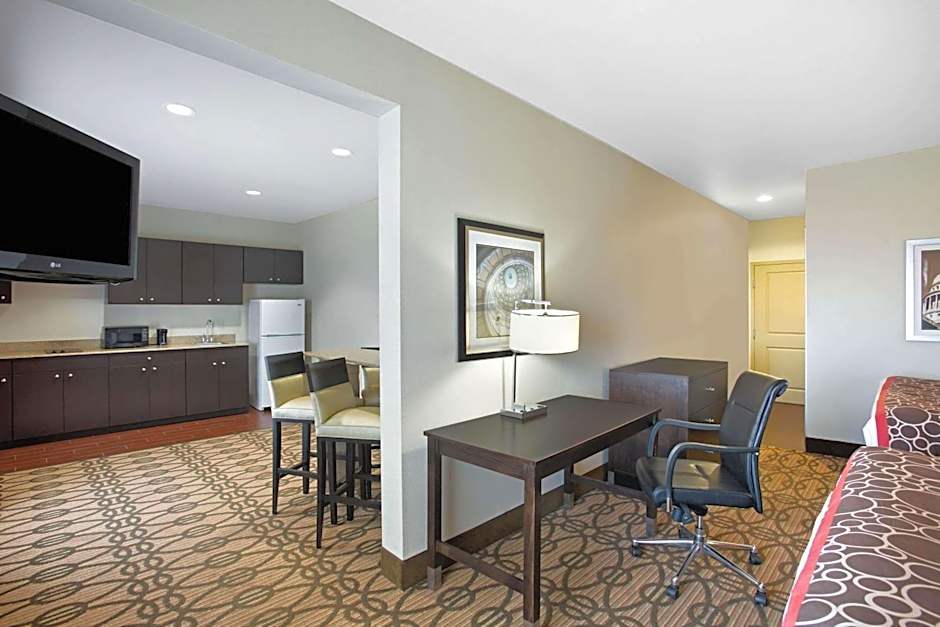 La Quinta Inn & Suites by Wyndham Pearsall