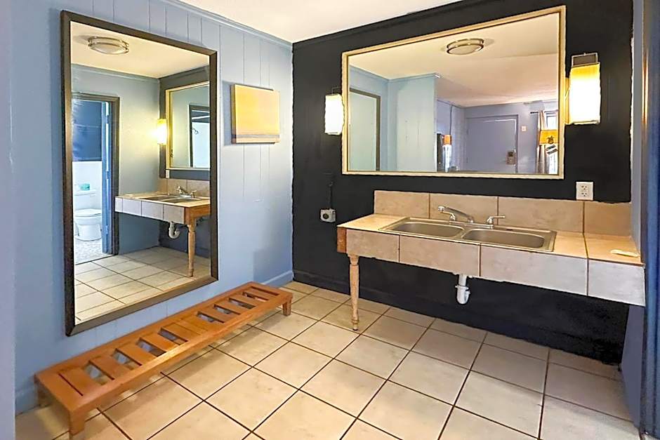 Luxury Inn By OYO Albany