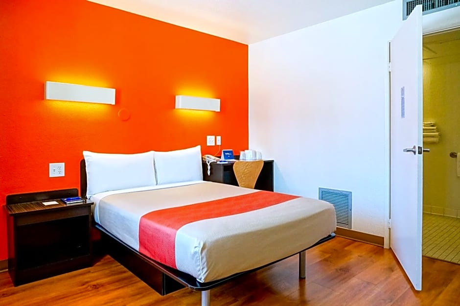 Motel 6-Carlsbad, CA Beach