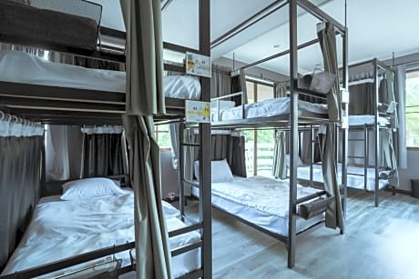 420 Hostel - Ekkamai Buds & Beds