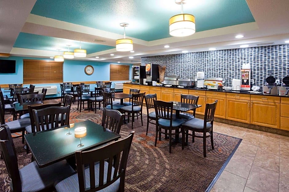 AmericInn by Wyndham Shakopee Near Canterbury Park