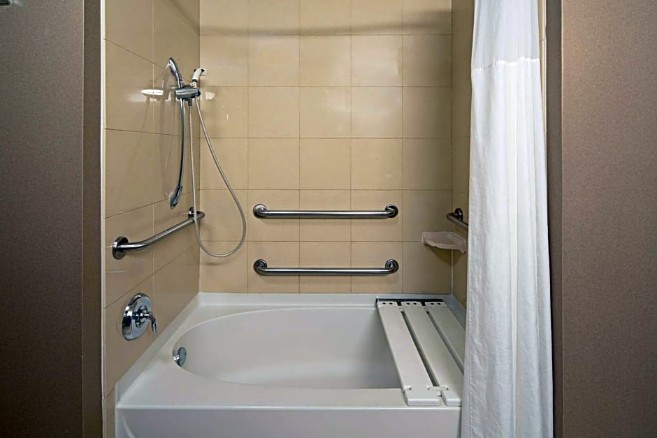Hampton Inn By Hilton Visalia