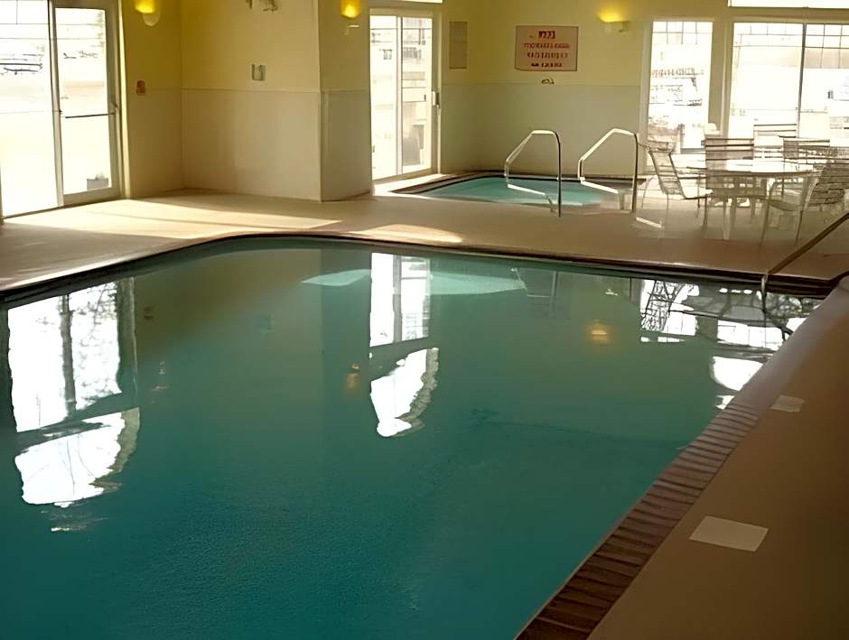Country Inn & Suites by Radisson, Mason City, IA