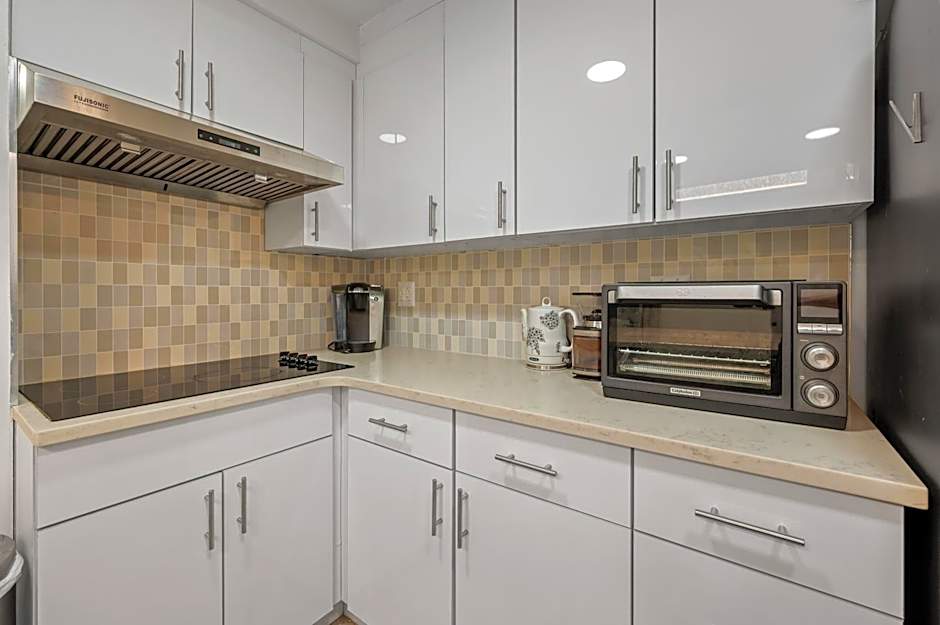 Upper East Side Luxury 3BR 2B 1700 square feet