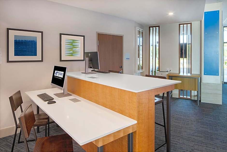 Holiday Inn Express & Suites Ft Myers Beach-Sanibel Gateway