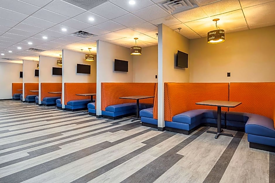 Clarion Inn & Suites Near Downtown