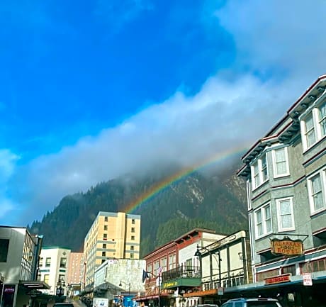 Alaskan Hotel and Bar