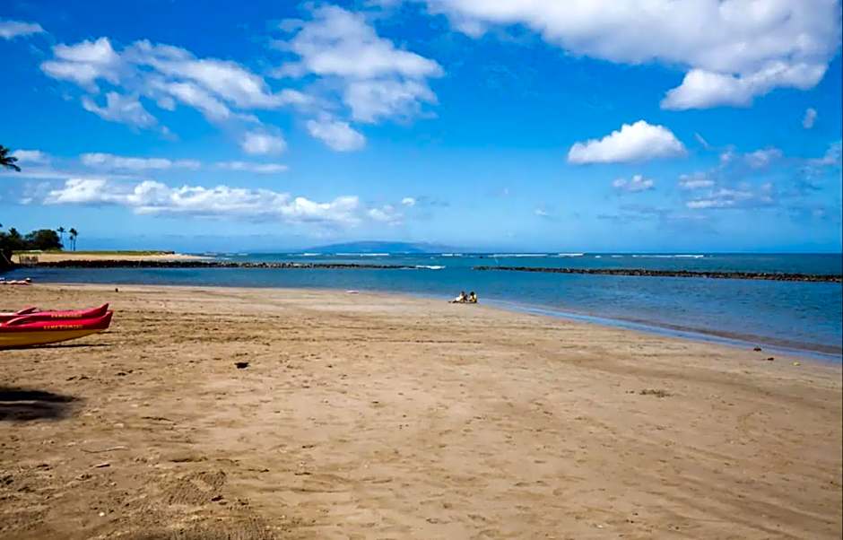 3mins Walk to Beach! Laundry, Pool, Hot Tub & More