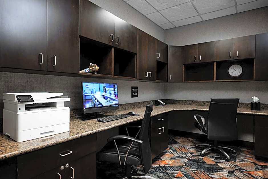 Hampton Inn By Hilton Evansville Airport