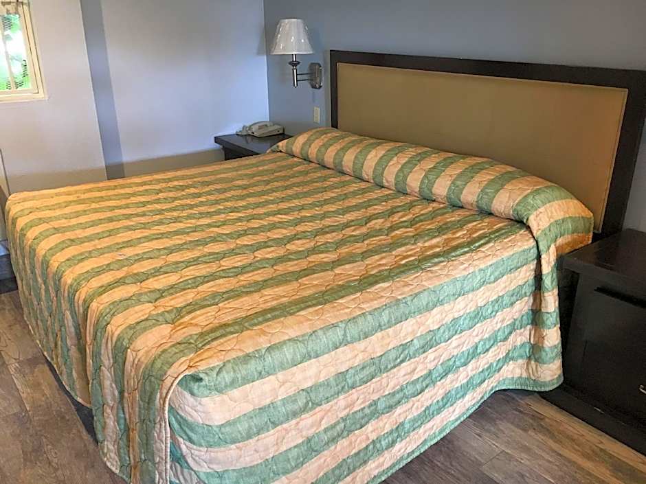 Bellflower Travel Inn