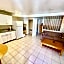 A PLACE IN THE SUN Garden Hotel - Big Units with Privacy Gardens & Heated Pool & Spa in 1 Acre Park Prime Location, PET Friendly