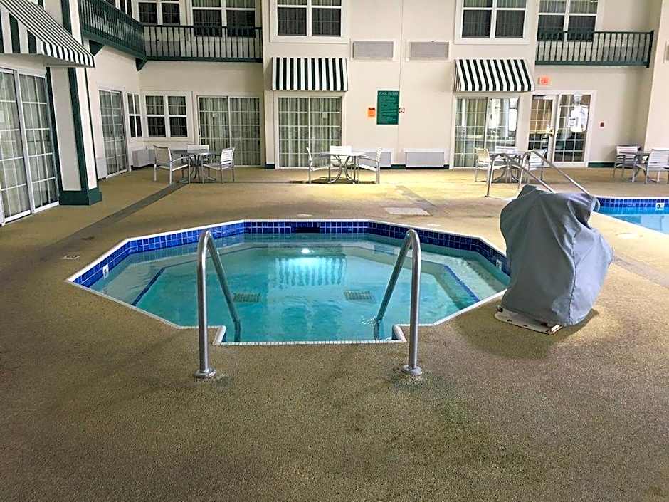 Grand Hinckley Inn
