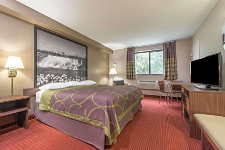 King Room - Mobility/Hearing Accessible - Non-Smoking