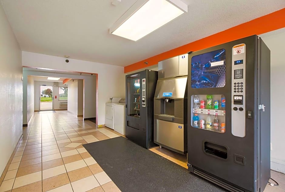 Motel 6-Davenport, IA