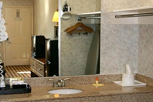 Days Inn By Wyndham Nashville North/Opryland Area